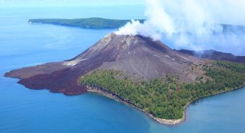 Gunung Krakatau: Fenomena Alam yang Menakjubkan di Indonesia